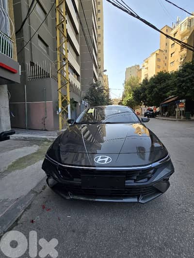 Hyundai Elantra 2025 gray