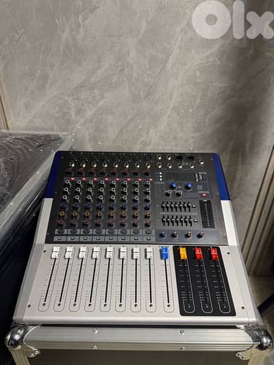 Mixer Yamaha with power 8 channel