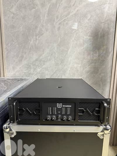 Martin Audio 4x2000 Watt 4 channel Amplifeir