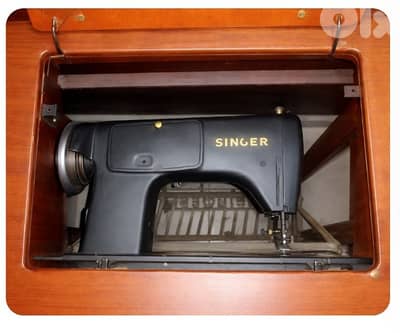 ماكينة خياطة قديمة