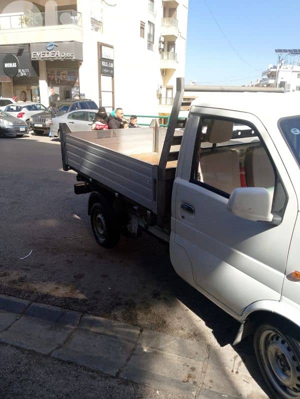 شاحنة صغيرة مع قلاب 2