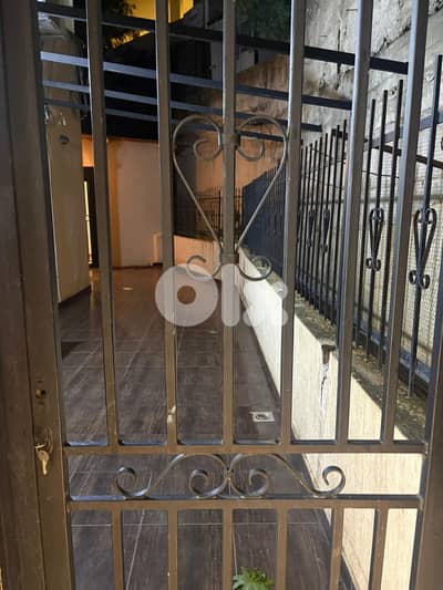 3 BEDROOMS APARTMENT FOR RENT IN HAZMIEH PRIME WITH TERRACE, (HAR-263)