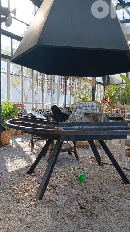 Chemine Modern metal fire pit with chimney hood 1