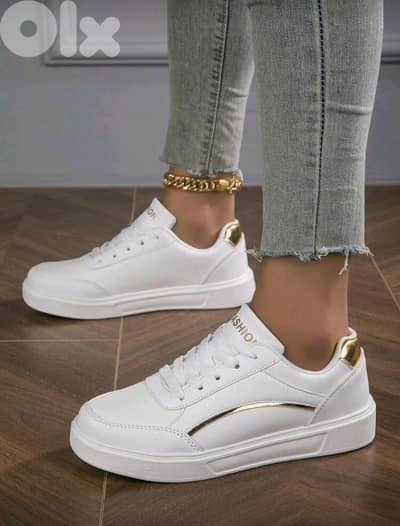 New White Beautiful Woman Casual Sneakers