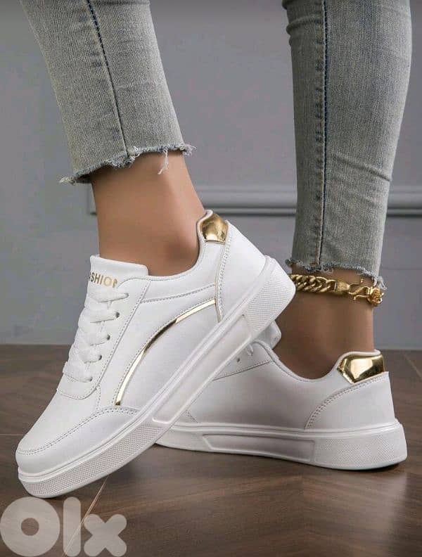 New White Beautiful Woman Casual Sneakers 2