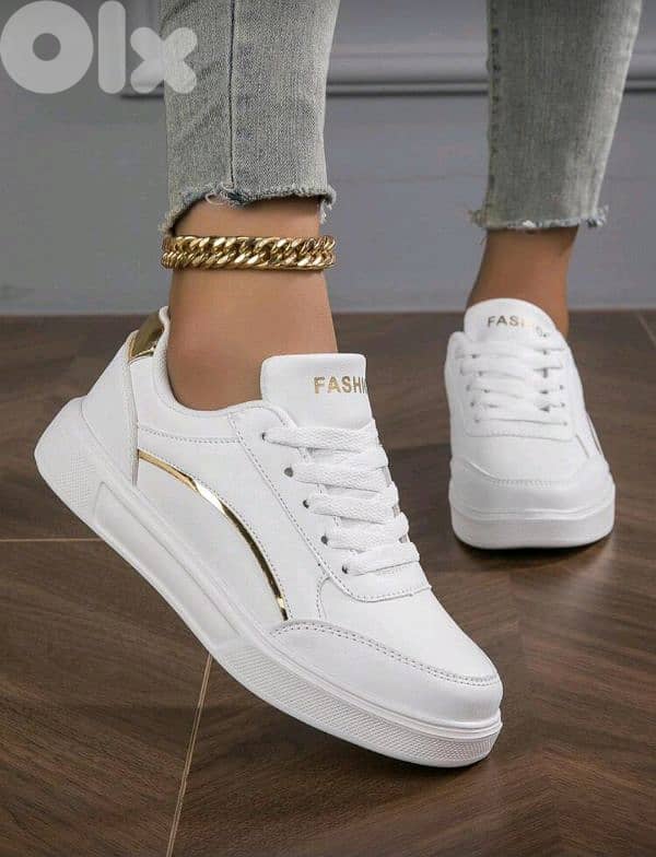 New White Beautiful Woman Casual Sneakers 3