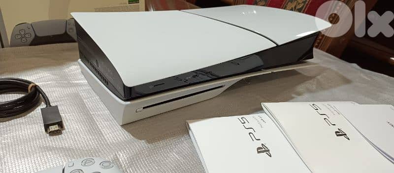 Playstation 5 slim European with one controller All cable and one game 2