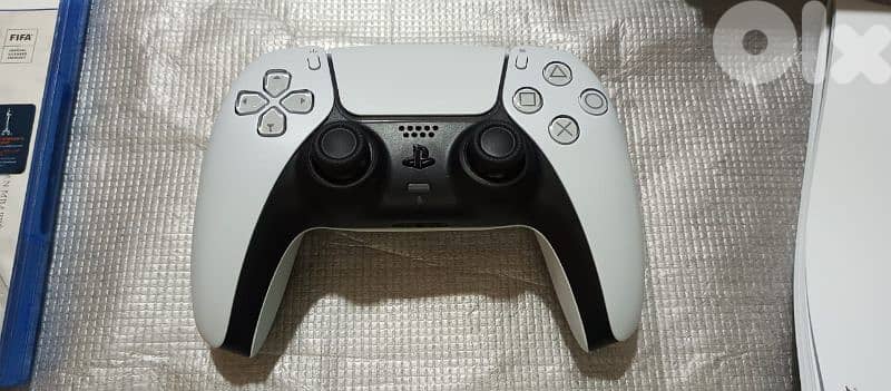 Playstation 5 slim European with one controller All cable and one game 4