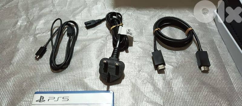 Playstation 5 slim European with one controller All cable and one game 5