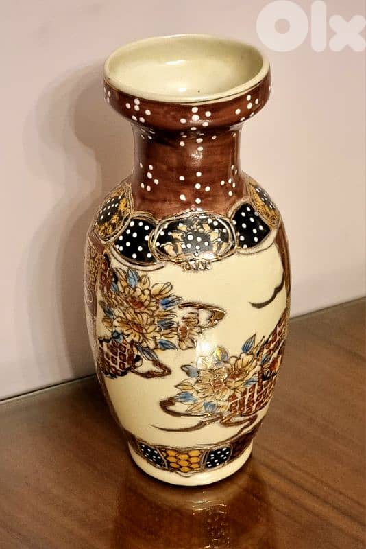 Porcelain Chinese Artistry Vase 2
