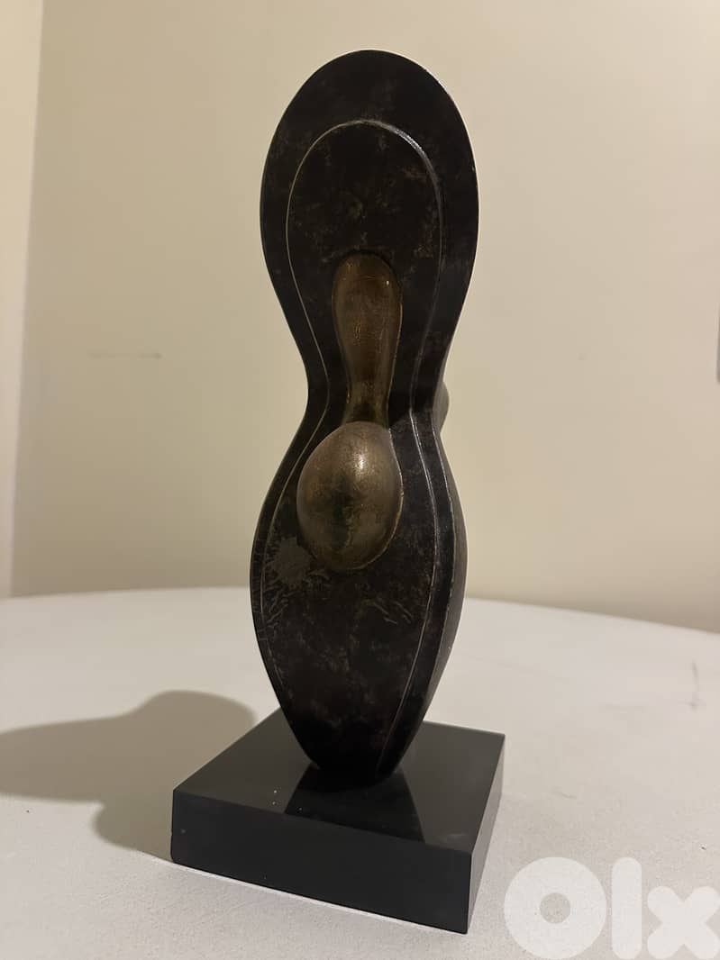 Modern Abstract Sculpture – Contemporary Art Decor Piece 1