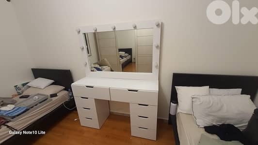 شفنيرة مع مراية وأنارة جديدة من المعمل بافضل الاسعار