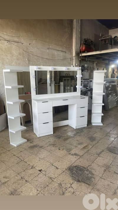 New mackup Table with shelves High Quality