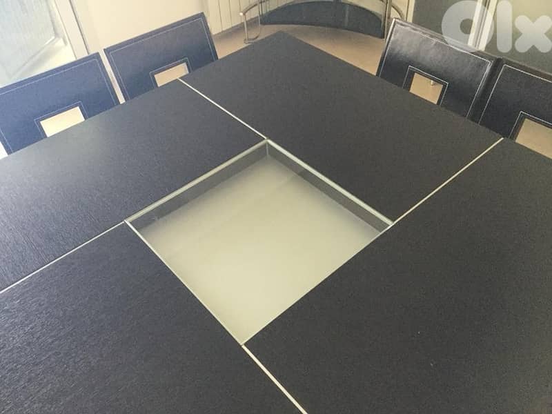 Dining room for 8. EXCELLENT CONDITION 1