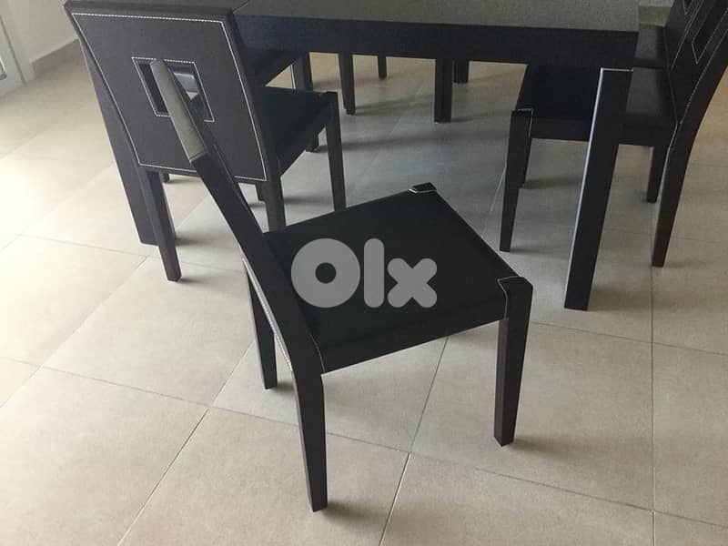 Dining room for 8. EXCELLENT CONDITION 3