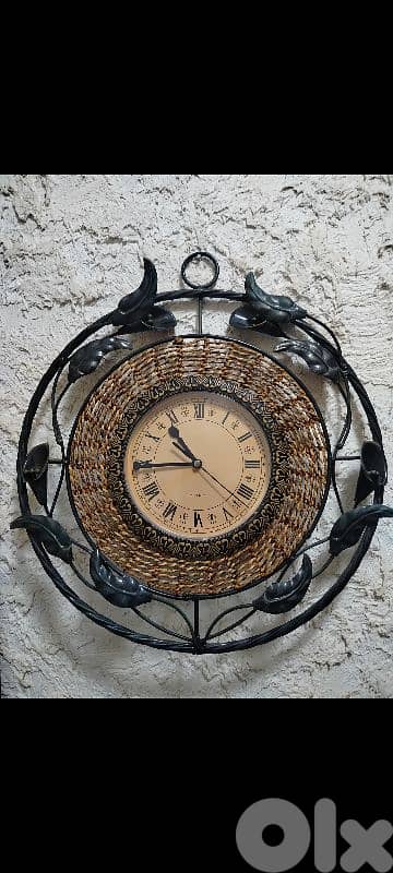 ساعة حائط شغاله