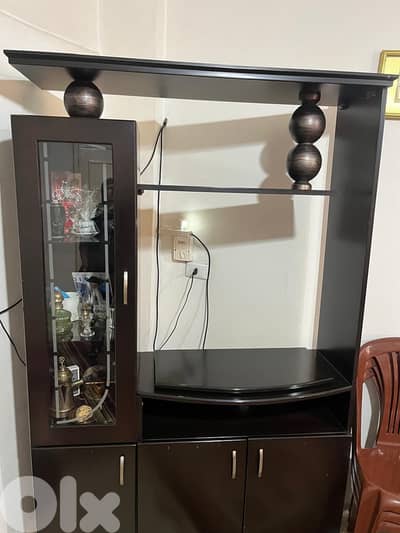 فاترينة Tv كتير مرتبة ونظيفة