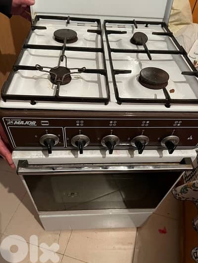 أدوات كهربائيه للبيع ماشية بس قديمة بسعر مغري كل هول بس ب ٤٠٠$