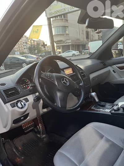 Mercedes-Benz C-Class 2011