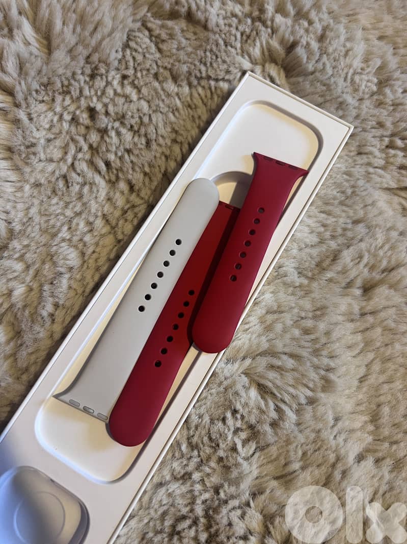 Apple Watch S7 + 2 bands 1