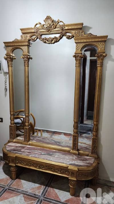 كونسول دهبي معتق ضخم