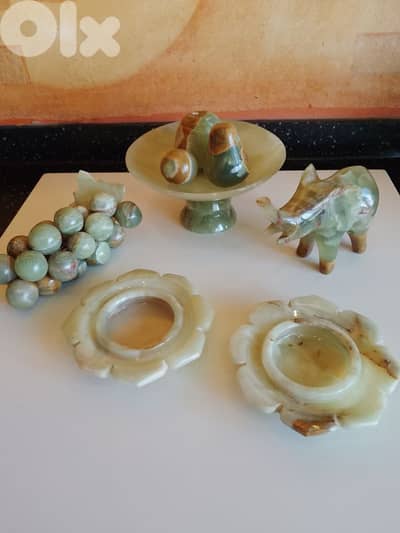 مجموعة مميزة من 8 قطع من رخام اونيكس الإيطالي نحت يدوي من ستينات القرن