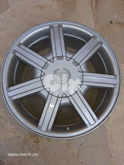 CADILLAC SRX JANTES 6 NUTS  17 INCH ORIGINAL WITH COVERS