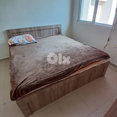 Bed & closet for sale تخت وخزانة للبيع