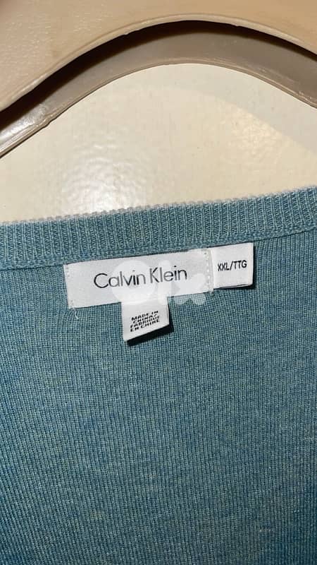 CK v-neck size xxl mint condition 1
