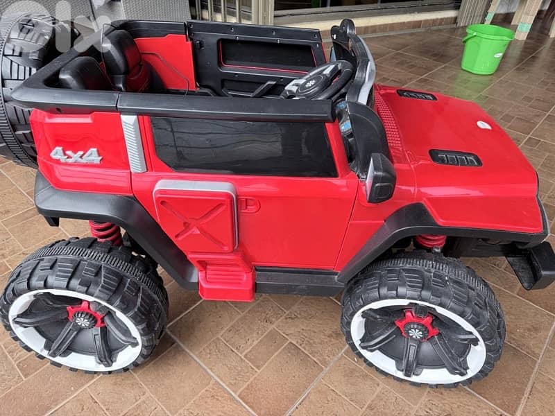 Electric jeep with remote 12V batteries 3