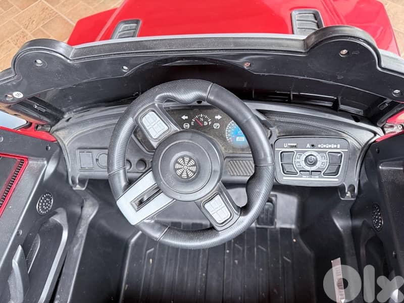 Electric jeep with remote 12V batteries 5