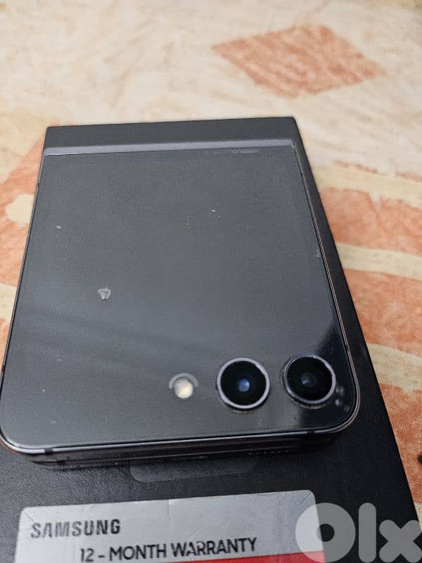 Samsung galaxy z flip 5 8