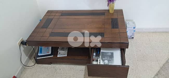 طاولة خشب للصالون