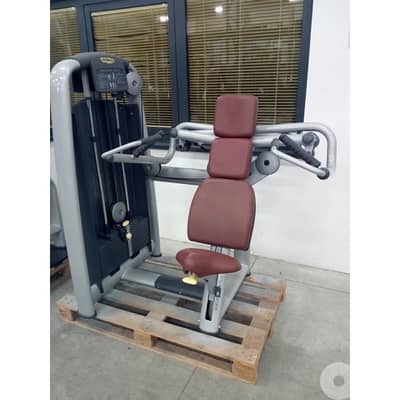 Technogym shoulder press made in usa like new  whatsapp 03139571