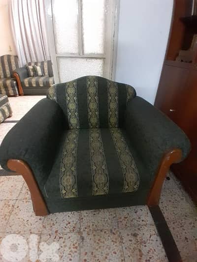 صالون للبيع بحالة جيدة جدا ١٠٠ دولار