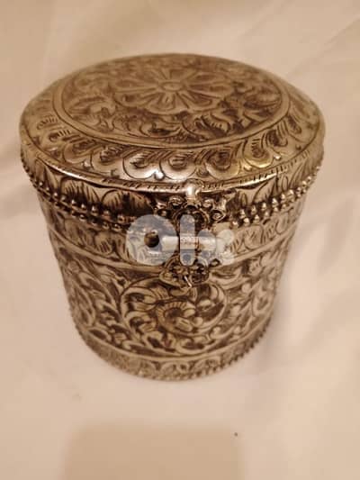 صندوق معدن حفر مميز