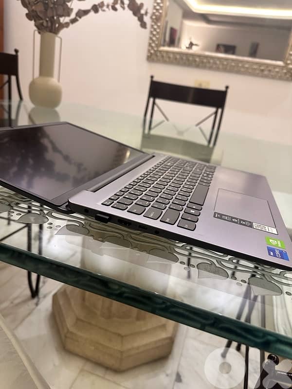 15.6 inch Lenovo Core i7-1165G7 3