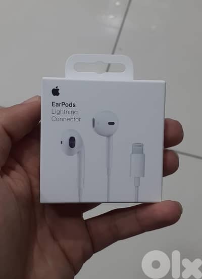 Apple EarPods lightning connector