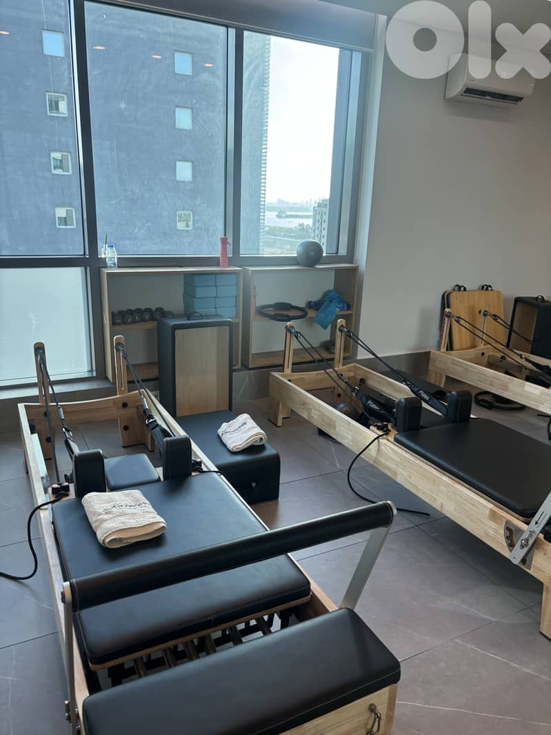Barely used (2months) reformer Pilates beds 4