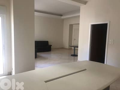 Apartment For Rent in Gemmayze / شقة للاجار في الجميزة