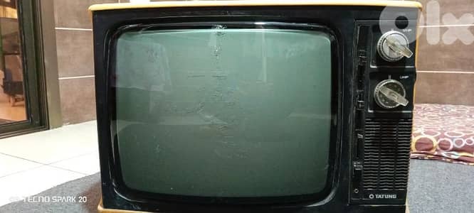 تلفزيون انتيكا قديم للبيع ـ قطعة مميزة للديكور