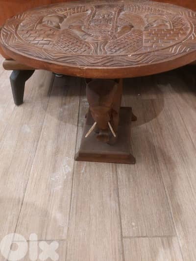 طاوله حفر من خشب الابنوس