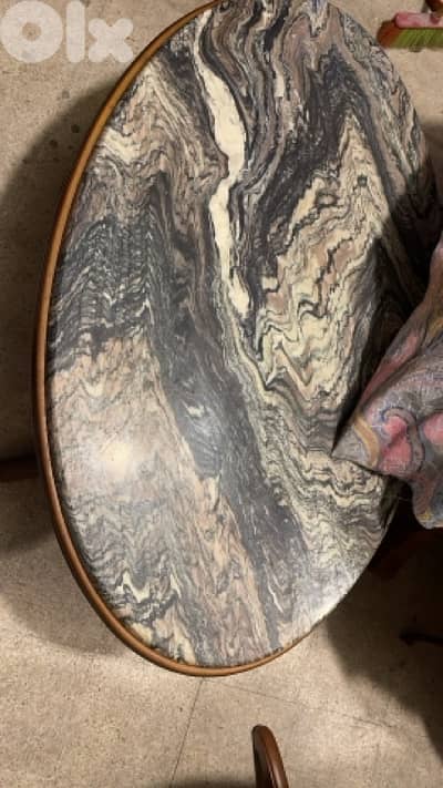 طاولة انتيك