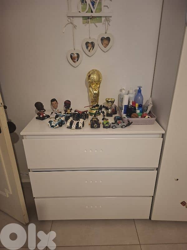 closets for. sale like new 4