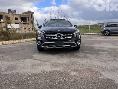 Mercedes-Benz GLA-Class 2018, 4matic, panoramic, michi 50k mile.