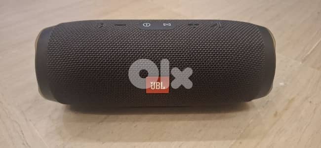 2 JBL Charge 3 with original adapter and bag