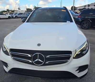 GLC 300  Rwd 2018 AMG Clean Carfax