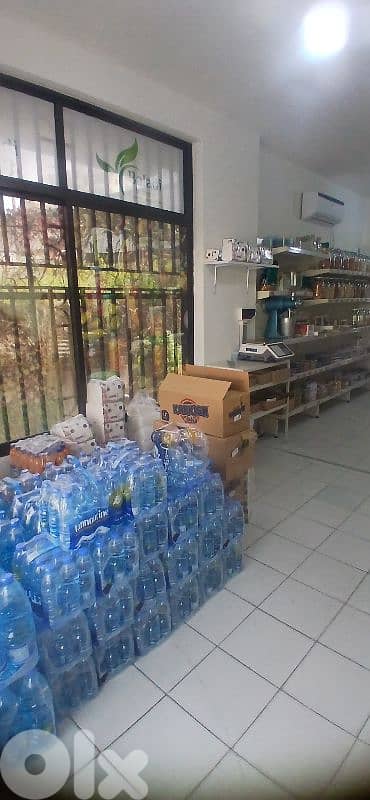 للبيع بضاعة مواد غذائية