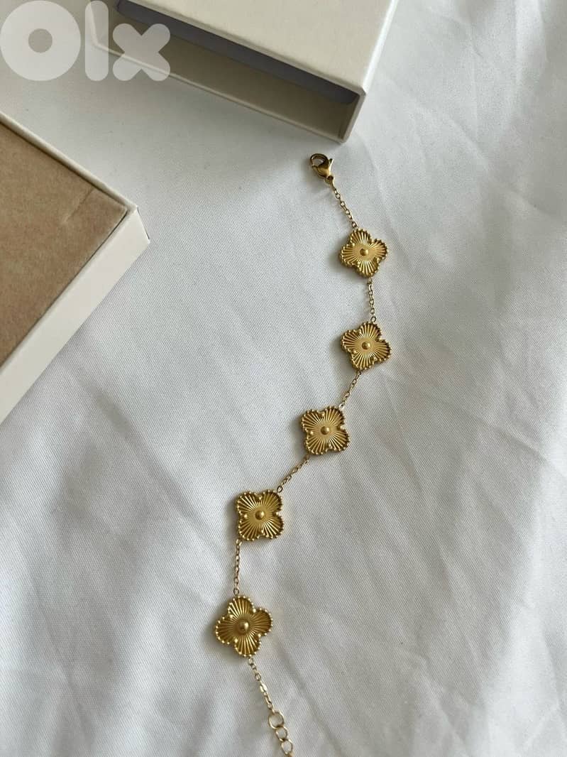 Van Cleef flower Bracelet 18K Gold Plated 1