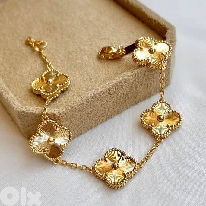 Van Cleef flower Bracelet 18K Gold Plated 2